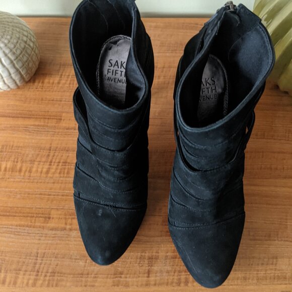 Saks fifth avenue boots - Picture 3 of 6